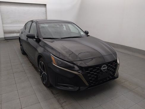 Used 2025 Nissan Altima 2.5 SR FWD image 13
