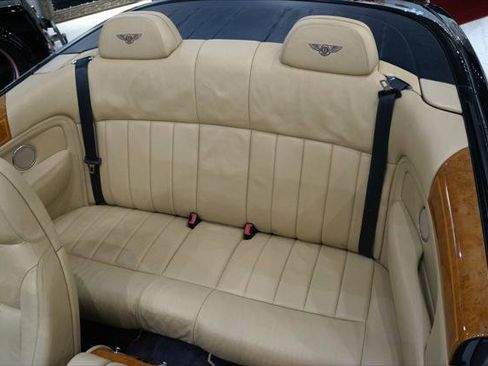 Used 2007 Bentley Azure image 17