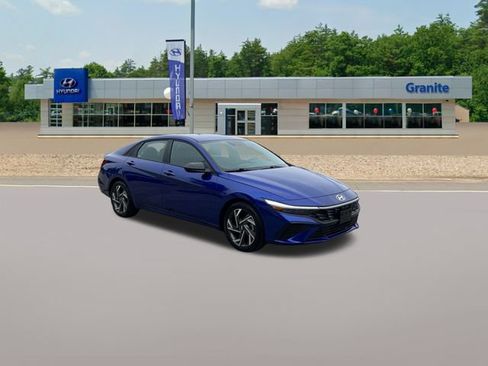 Certified 2025 Hyundai Elantra Sport FWD image 5