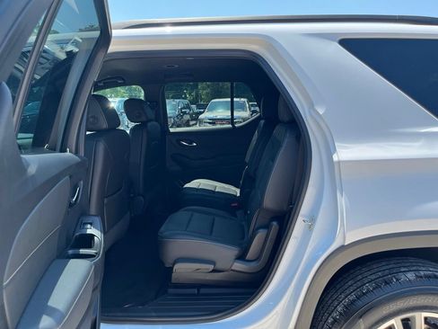 Used 2023 Chevrolet Traverse LT FWD image 25