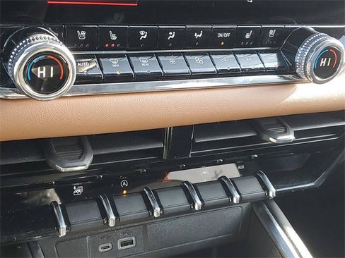 Certified 2025 GMC Canyon AT4 w/ AT4 Premium Package image 27