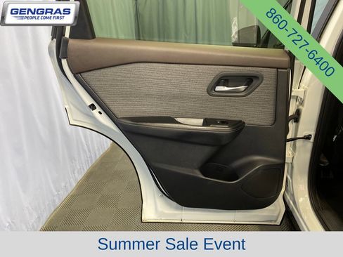 Used 2023 Nissan Rogue SV AWD/4WD image 23