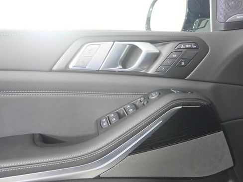 Used 2027 BMW X7 xDrive40i w/ M Sport Package AWD/4WD image 8