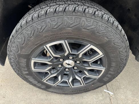 Used 2024 Chevrolet Colorado Z71 w/ Z71 Convenience Package 2 image 6