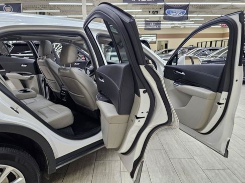 Used 2020 Cadillac XT4 Luxury w/ Cold Weather Package FWD image 14