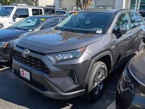 Used 2022 Toyota RAV4 LE AWD/4WD image 4