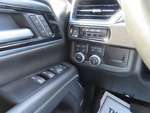 Used 2025 GMC Yukon Denali AWD/4WD image 34
