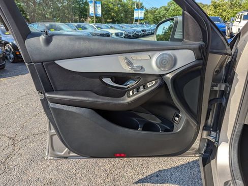 Used 2019 Mercedes-Benz GLC 300 4MATIC image 11