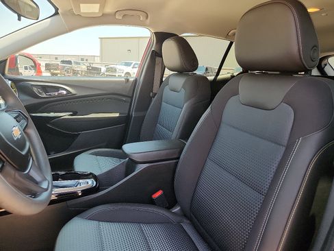 Used 2026 Chevrolet Trax LT FWD image 12