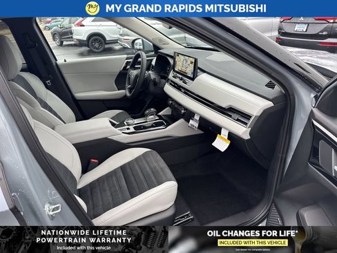New 2026 Mitsubishi Outlander SE AWD/4WD image 15