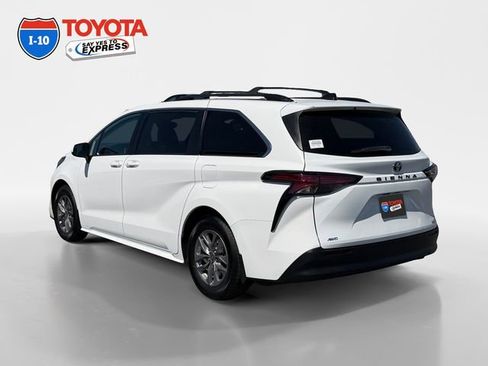 Certified 2022 Toyota Sienna LE w/ LE Plus Package AWD/4WD image 3