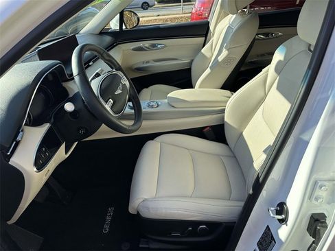 Certified 2022 Genesis GV70 2.5T w/ Select Package image 9