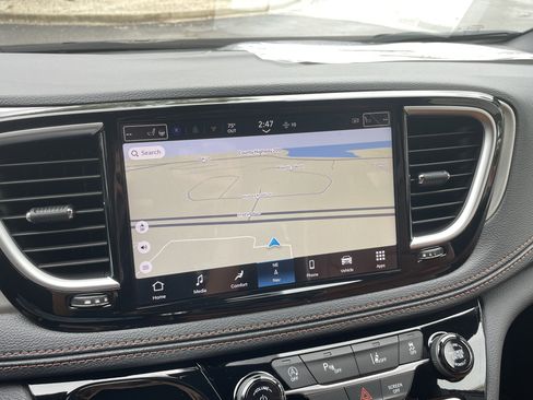 New 2026 Chrysler Pacifica Pinnacle image 25