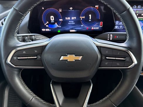 Used 2025 Chevrolet Equinox EV LT w/ Convenience Package image 34