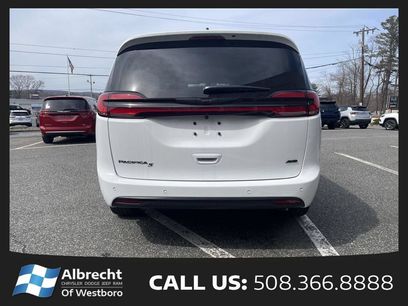 New 2026 Chrysler Pacifica Select w/ S Appearance Package