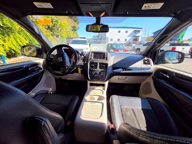 Used 2020 Dodge Grand Caravan SXT FWD image 27