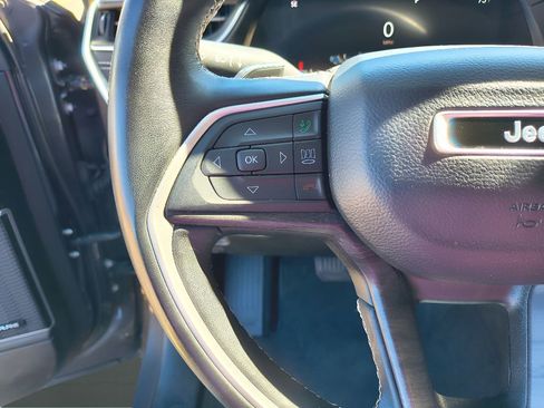 Used 2022 Jeep Grand Cherokee Limited image 21