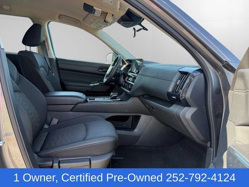 Used 2025 Nissan Pathfinder SV AWD/4WD image 15
