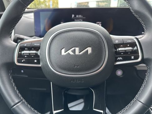 Used 2025 Kia Sorento S image 38