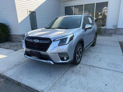 Used 2023 Subaru Forester Touring AWD/4WD image 2