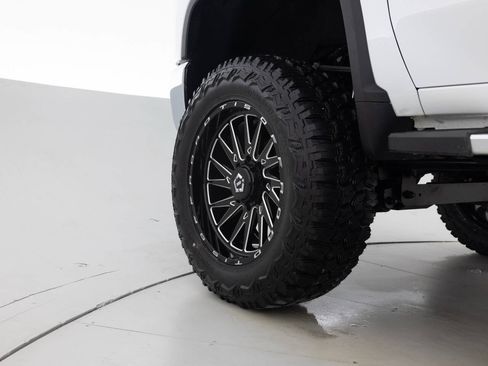 Used 2021 Chevrolet Silverado 2500 LTZ AWD/4WD image 17