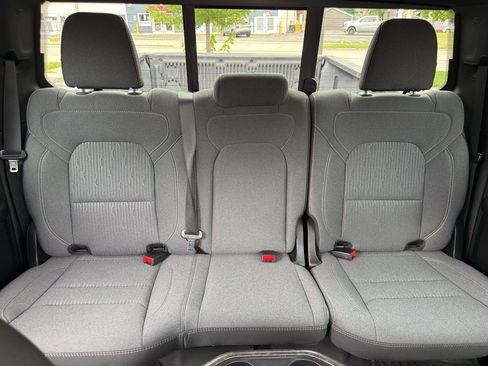 Used 2022 RAM 1500 Big Horn AWD/4WD image 40