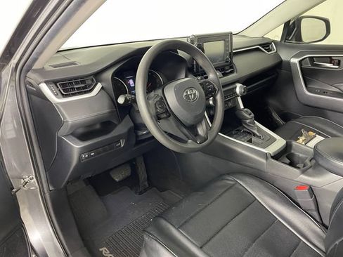 Used 2019 Toyota RAV4 XLE w/ Convenience Package AWD/4WD image 3