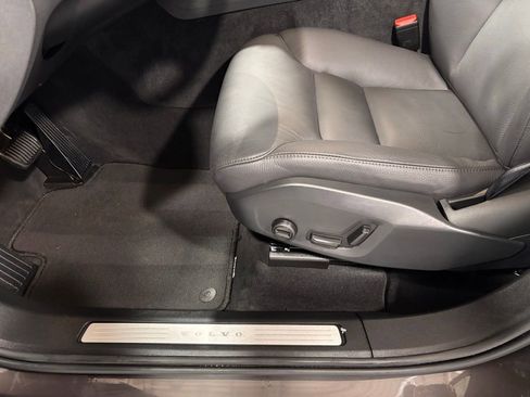 Certified 2025 Volvo XC60 B5 Plus image 11