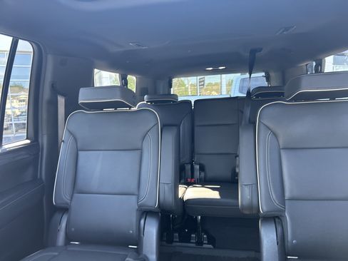 Certified 2021 GMC Yukon XL SLT w/ SLT Premium Package AWD/4WD image 22