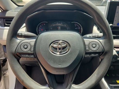 Used 2025 Toyota RAV4 XLE w/ Convenience Package FWD image 19