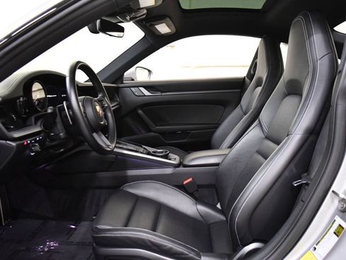 Used 2022 Porsche 911 Carrera w/ Premium Package RWD image 11