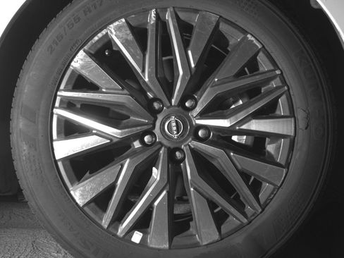 Used 2025 Nissan Altima 2.5 SV image 13