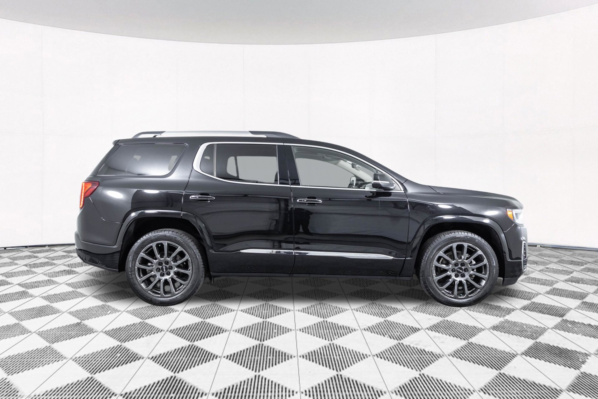 Used 2023 GMC Acadia Denali w/ Black Diamond Edition AWD/4WD image 23