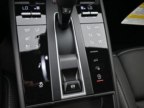 Certified 2025 Porsche Macan Turbo AWD/4WD image 14
