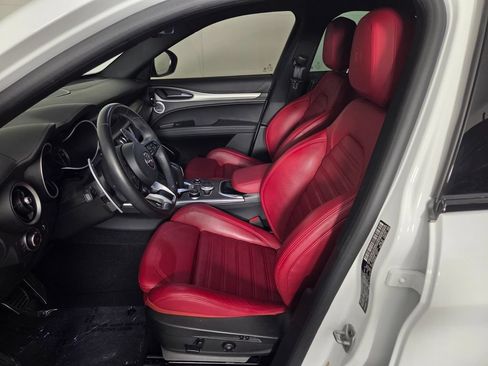 Used 2023 Alfa Romeo Stelvio Veloce AWD/4WD image 9
