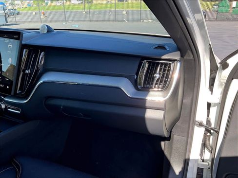 New 2026 Volvo XC60 T8 Ultra w/ Climate Package AWD/4WD image 28