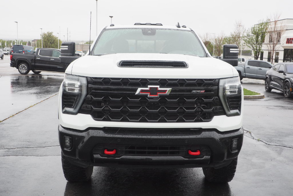 Used 2025 Chevrolet Silverado 2500 ZR2 w/ Technology Package AWD/4WD image 2