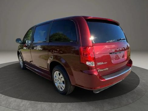 Used 2019 Dodge Grand Caravan SE w/ Power Convenience Group I FWD image 4