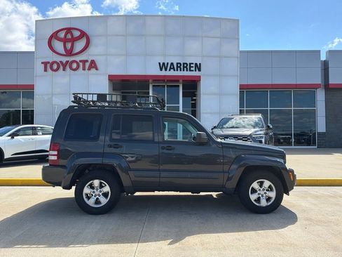 Used 2010 Jeep Liberty Sport w/ Popular Equipment Group AWD/4WD image 3