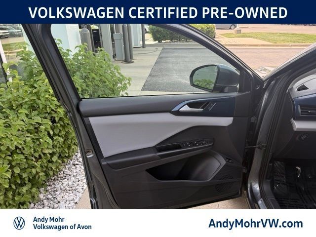 Used 2023 Volkswagen Taos SE FWD image 14