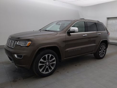 Used 2017 Jeep Grand Cherokee Overland image 2