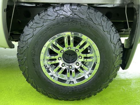 Used 2004 GMC Sierra 2500 SLT w/ Skid Plate Package image 16