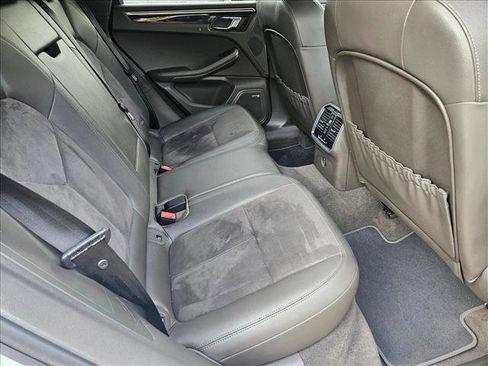 Used 2018 Porsche Macan Sport Edition image 21