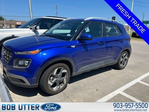Used 2024 Hyundai Venue SEL FWD image 3