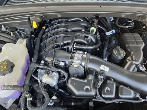 New 2025 Jeep Grand Cherokee L Laredo image 26