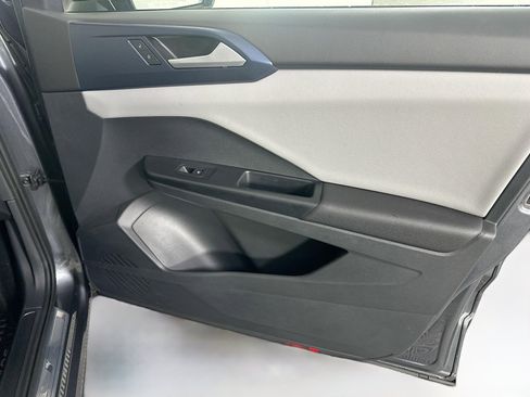 Used 2023 Volkswagen Taos SE image 30