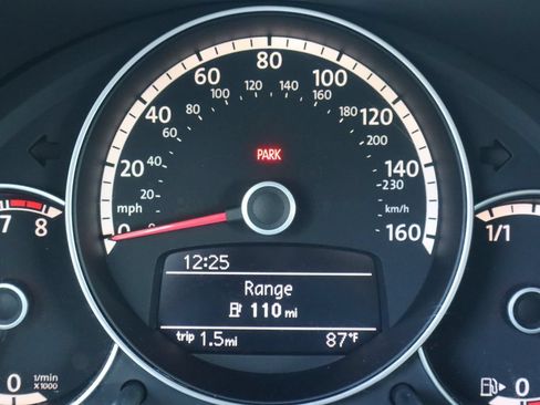 Used 2013 Volkswagen Beetle 2.0T FWD image 42