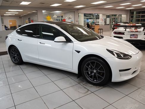 Used 2021 Tesla Model 3 Standard Range Plus image 15