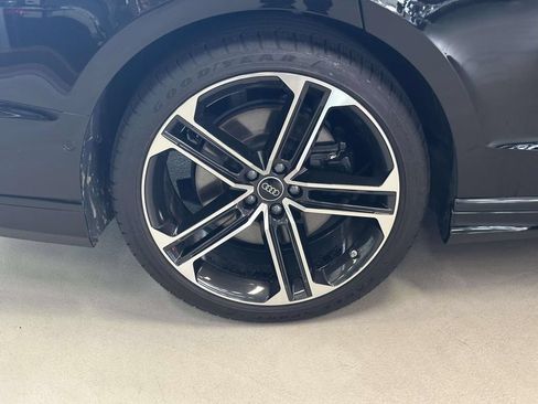 Used 2025 Audi A8 L 3.0T AWD/4WD image 9