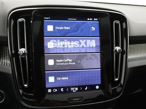 Used 2025 Volvo XC40 B5 Plus image 9